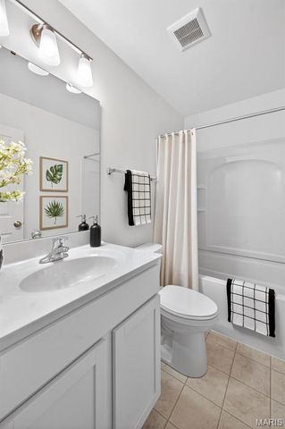 206 Marais Temps Clair Way, St Charles, MO 63301