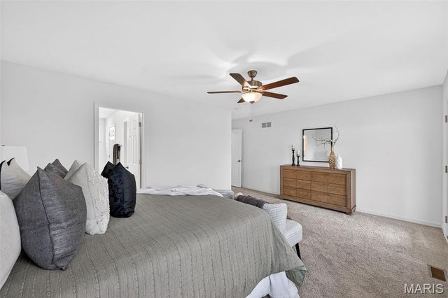 206 Marais Temps Clair Way, St Charles, MO 63301