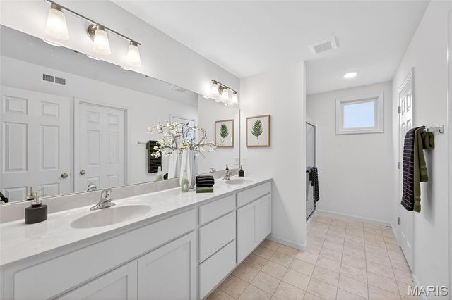 206 Marais Temps Clair Way, St Charles, MO 63301