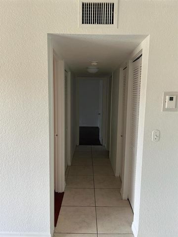2952 NW 55th Avenue 2A, Lauderhill, FL 33313