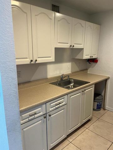2952 NW 55th Avenue 2A, Lauderhill, FL 33313