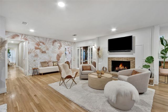 10938 Yorkspring Drive, Dallas, TX 75218
