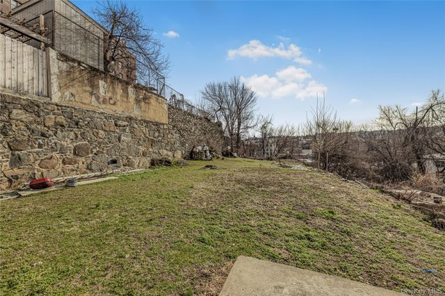 20 Locust Hill Avenue, Yonkers, NY 10701