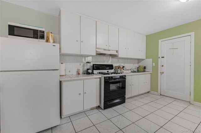 20 Locust Hill Avenue, Yonkers, NY 10701