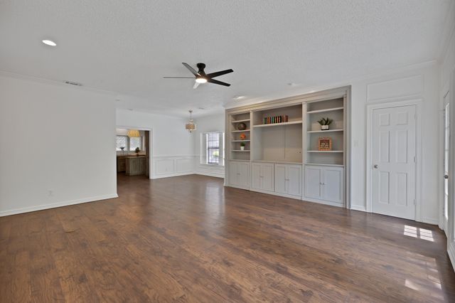 4219 Oak Springs Drive, Arlington, TX 76016