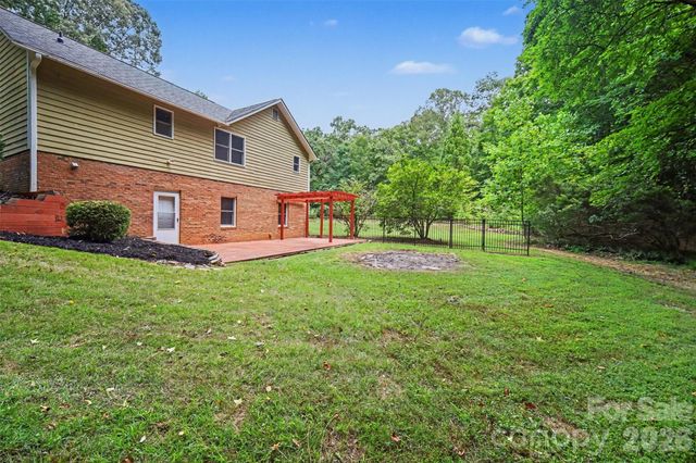 519 Raintree Drive, Matthews, NC 28104