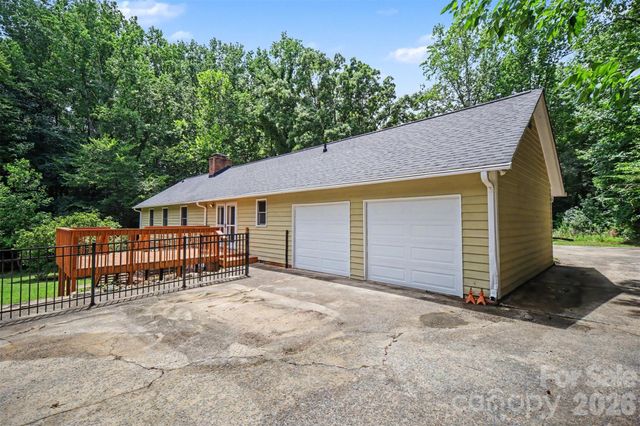 519 Raintree Drive, Matthews, NC 28104