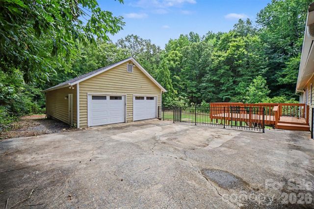 519 Raintree Drive, Matthews, NC 28104