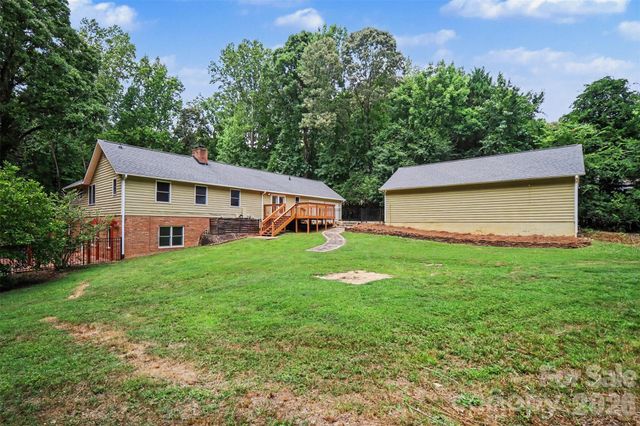 519 Raintree Drive, Matthews, NC 28104