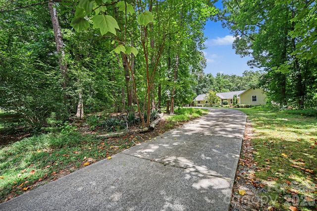 519 Raintree Drive, Matthews, NC 28104