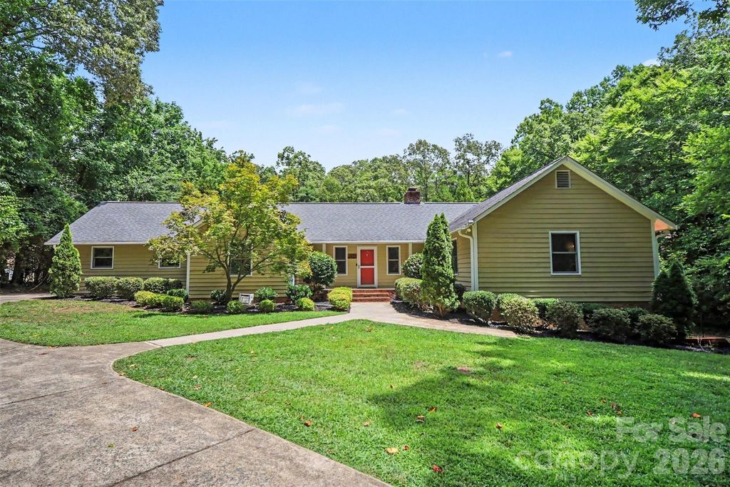 519 Raintree Drive, Matthews, NC 28104