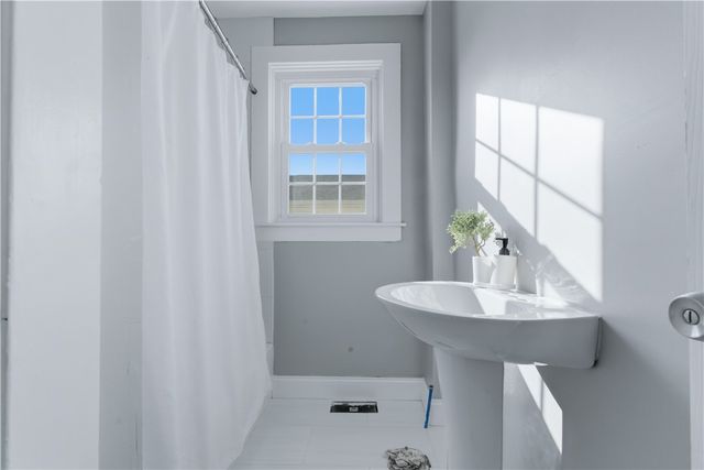 220 Vincent Avenue, East Providence, RI 02914