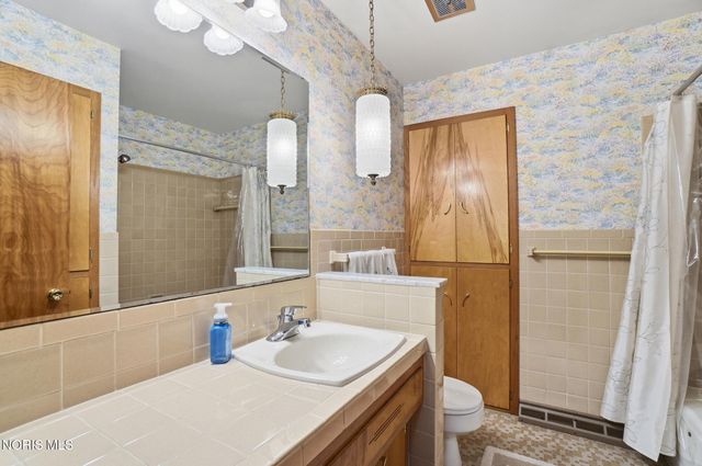 1029 Carol Road, Bowling Green, OH 43402