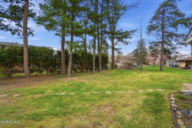 1029 Carol Road, Bowling Green, OH 43402
