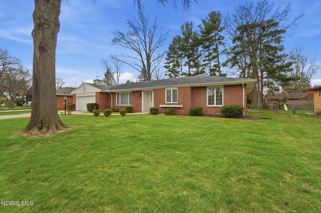 1029 Carol Road, Bowling Green, OH 43402