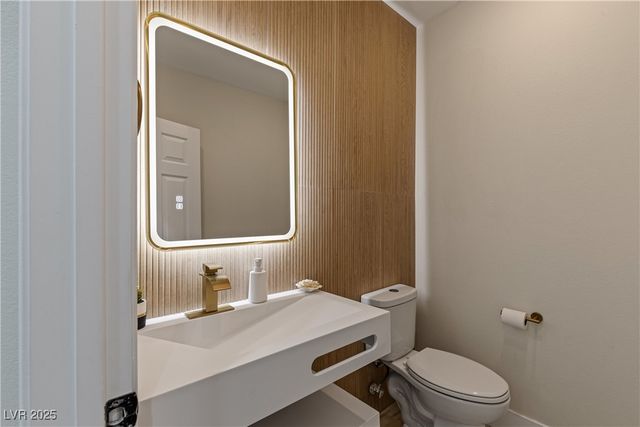 17 Winding Road, Henderson, NV 89052