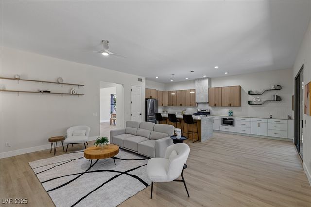 17 Winding Road, Henderson, NV 89052