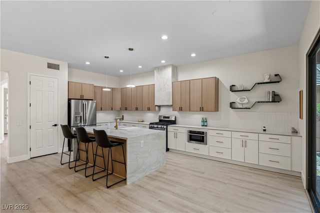 17 Winding Road, Henderson, NV 89052