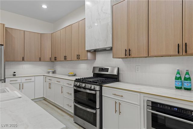 17 Winding Road, Henderson, NV 89052