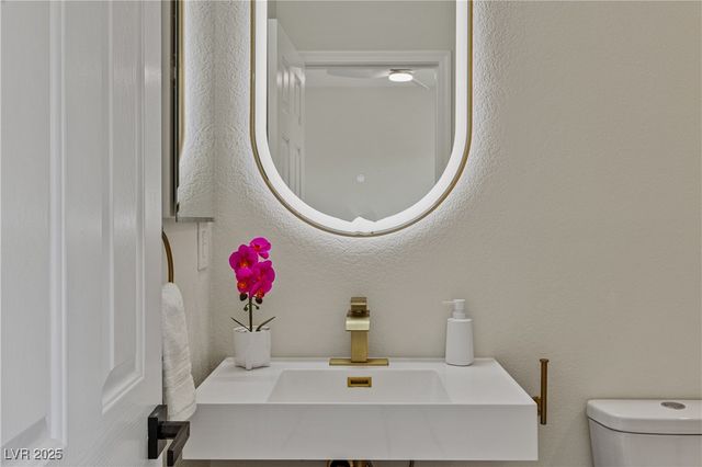 17 Winding Road, Henderson, NV 89052