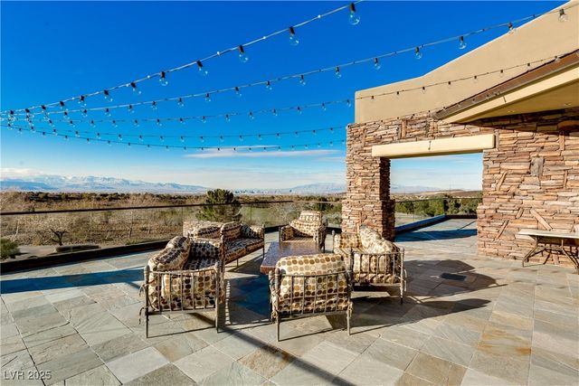 17 Winding Road, Henderson, NV 89052