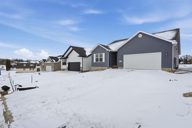 2814 Autumn Woods Drive, Cedar Falls, IA 50613