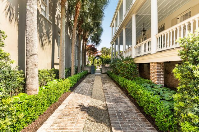 32 Society Street, Charleston, SC 29401