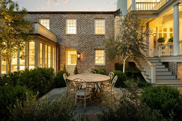 32 Society Street, Charleston, SC 29401