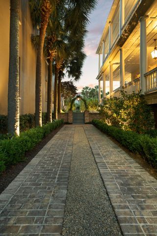 32 Society Street, Charleston, SC 29401