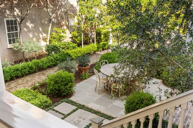 32 Society Street, Charleston, SC 29401