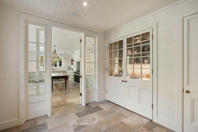 32 Society Street, Charleston, SC 29401