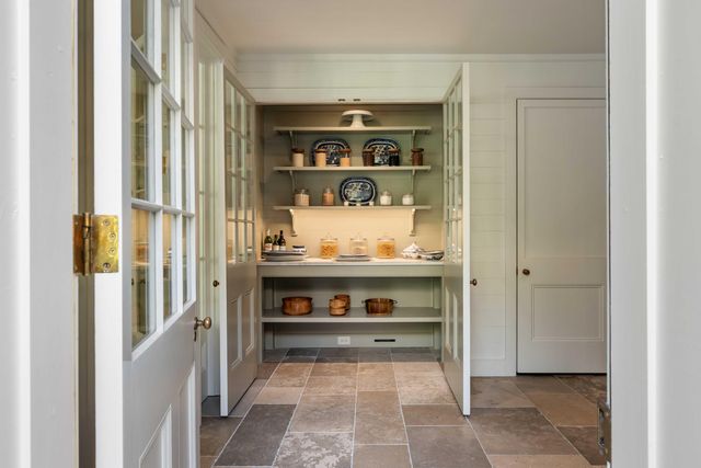 32 Society Street, Charleston, SC 29401