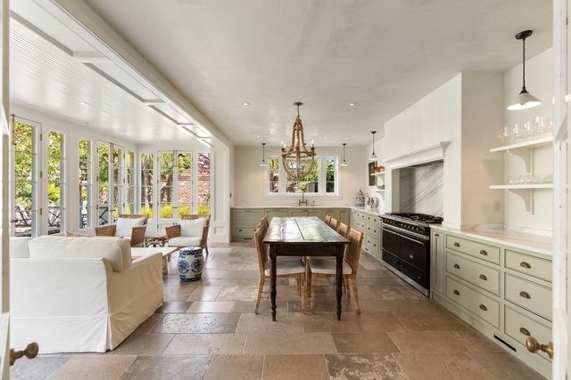 32 Society Street, Charleston, SC 29401