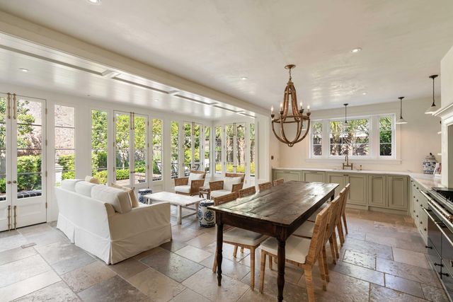 32 Society Street, Charleston, SC 29401