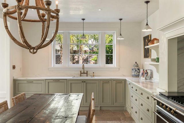 32 Society Street, Charleston, SC 29401