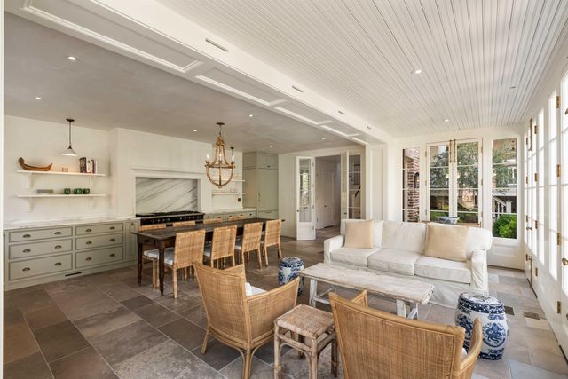 32 Society Street, Charleston, SC 29401