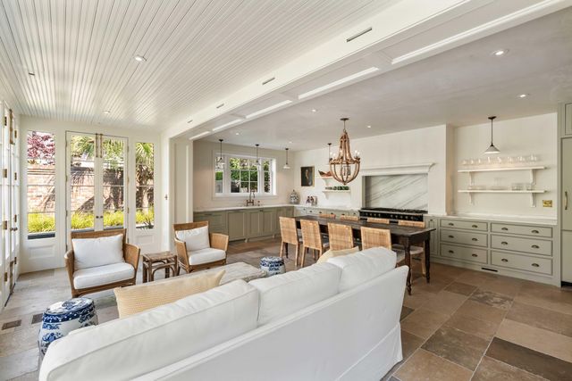 32 Society Street, Charleston, SC 29401