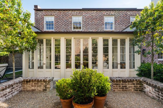 32 Society Street, Charleston, SC 29401