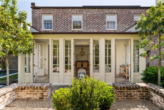 32 Society Street, Charleston, SC 29401