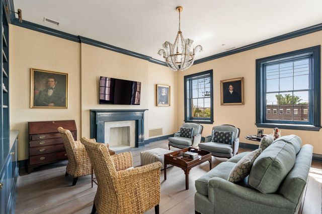 32 Society Street, Charleston, SC 29401