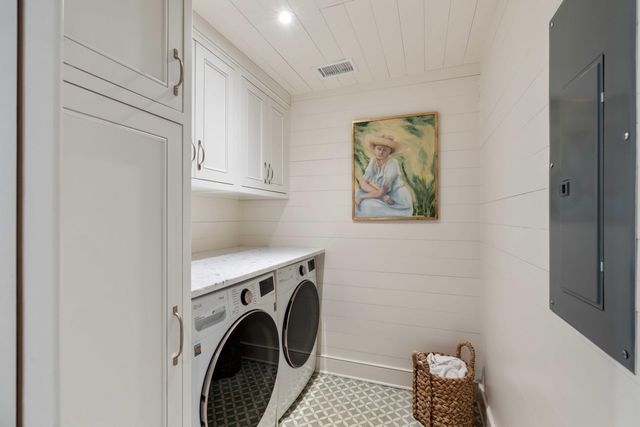 32 Society Street, Charleston, SC 29401