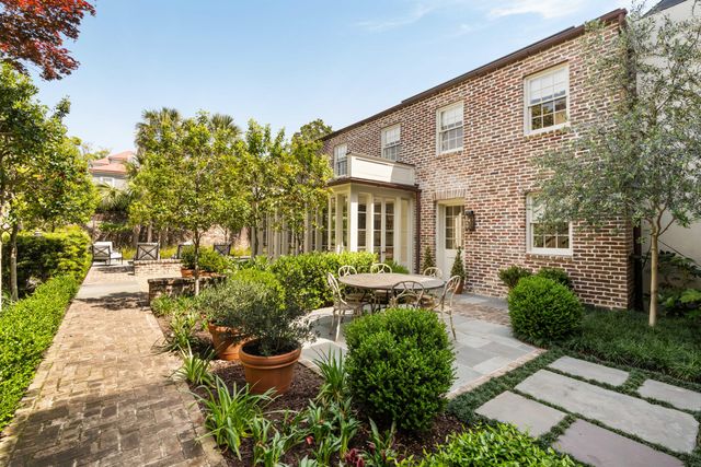 32 Society Street, Charleston, SC 29401