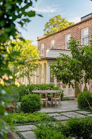 32 Society Street, Charleston, SC 29401