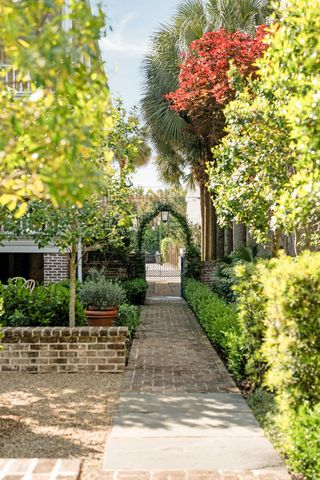 32 Society Street, Charleston, SC 29401