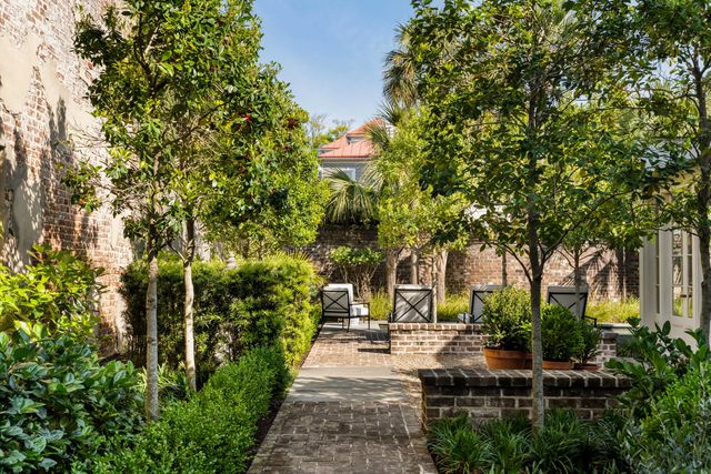 32 Society Street, Charleston, SC 29401