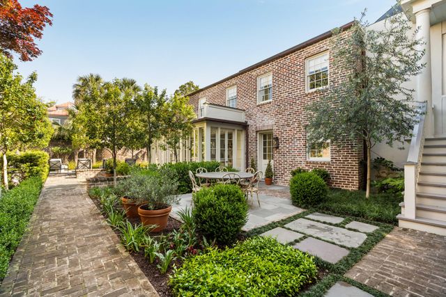 32 Society Street, Charleston, SC 29401