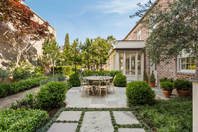 32 Society Street, Charleston, SC 29401