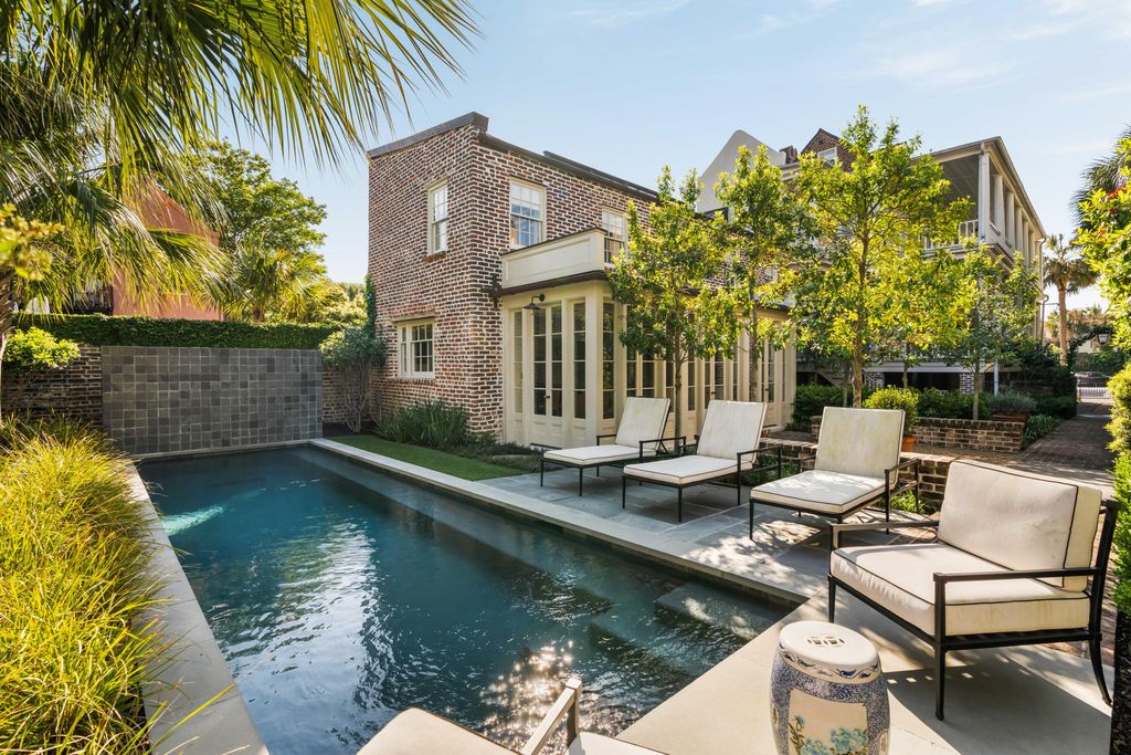 32 Society Street, Charleston, SC 29401