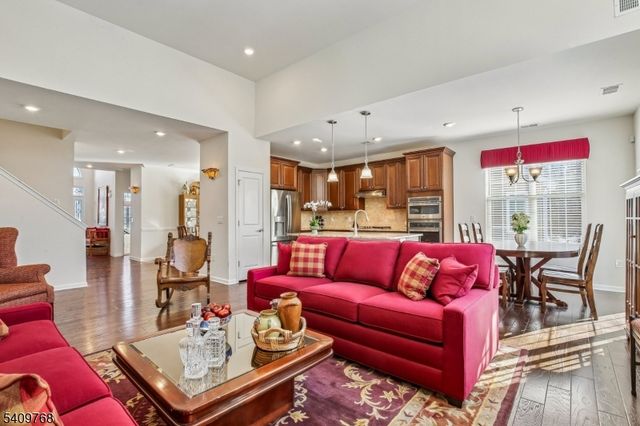 19 Davinci Dr, South Brunswick Twp., NJ 08852