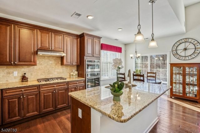 19 Davinci Dr, South Brunswick Twp., NJ 08852